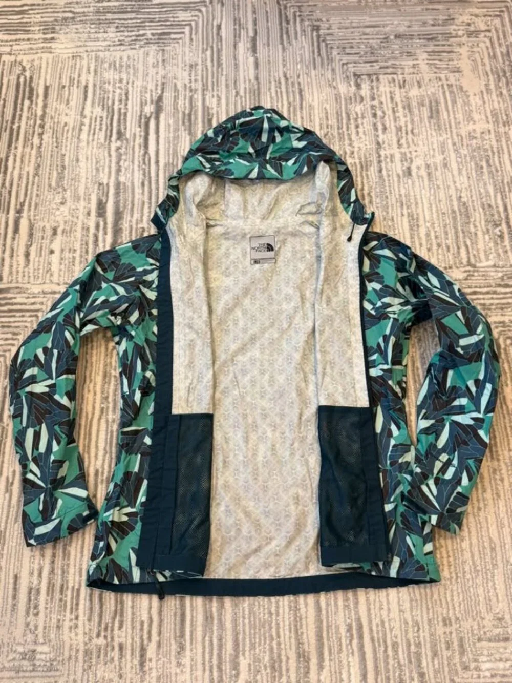 NEW The North Face women's large Hyvent 2.5L waterproof Retails $150. - Picture 3 of 9
